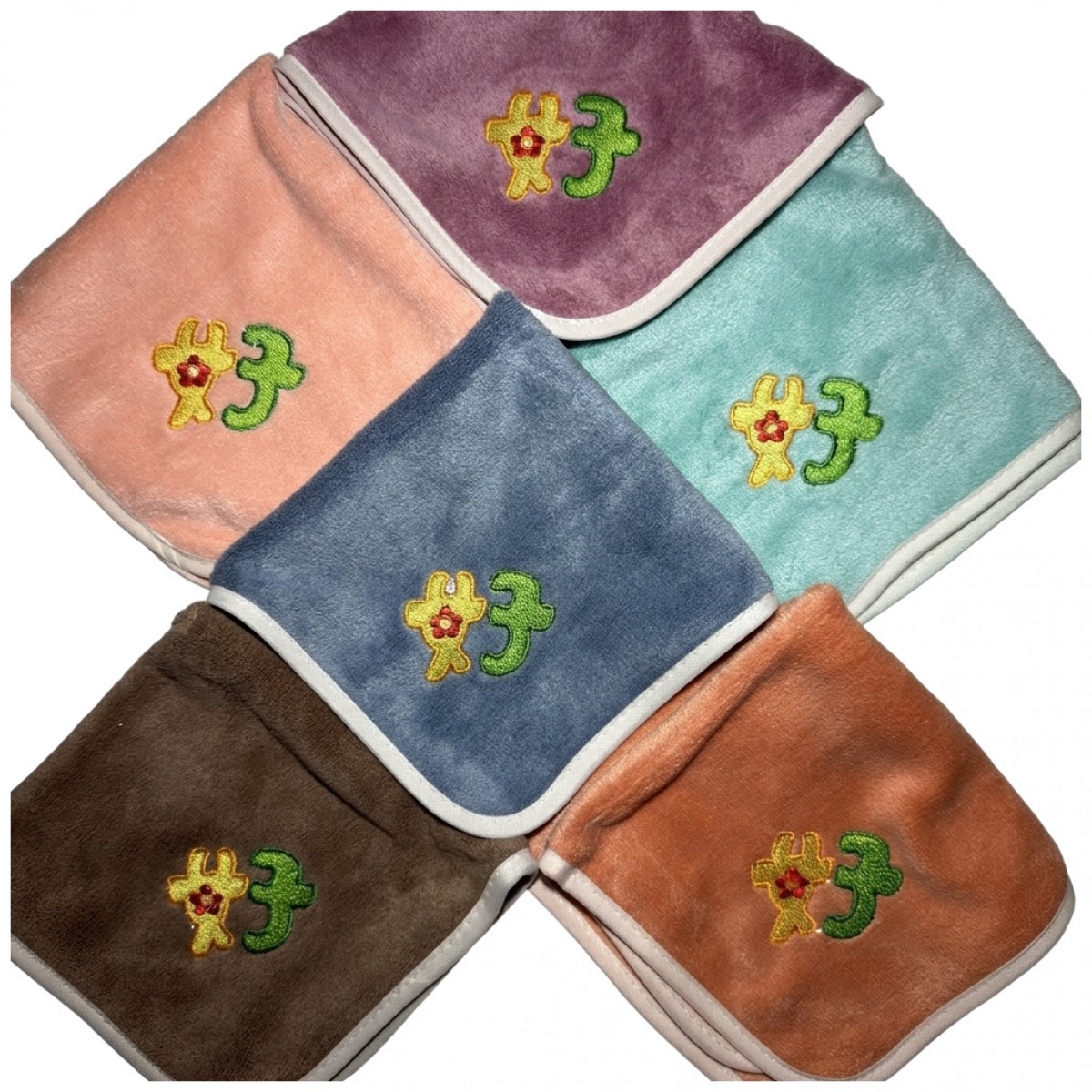 【客製刺繡擦手巾】小雛菊加厚珊瑚絨速乾方巾｜企業禮品訂製 專屬打樣服務 客戶實拍案例 1